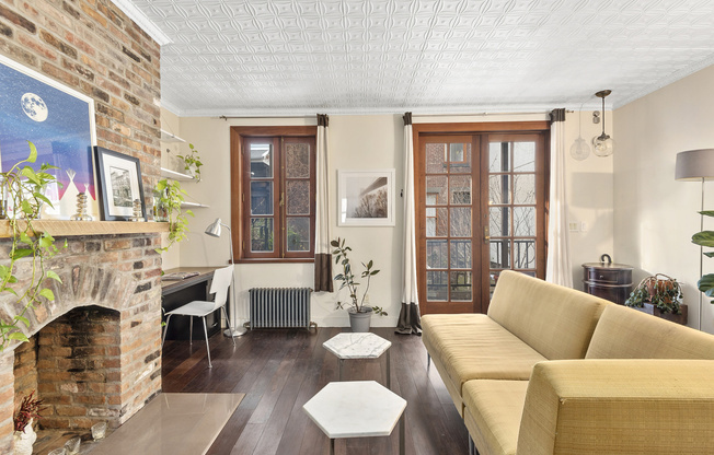 111 N 8 ST