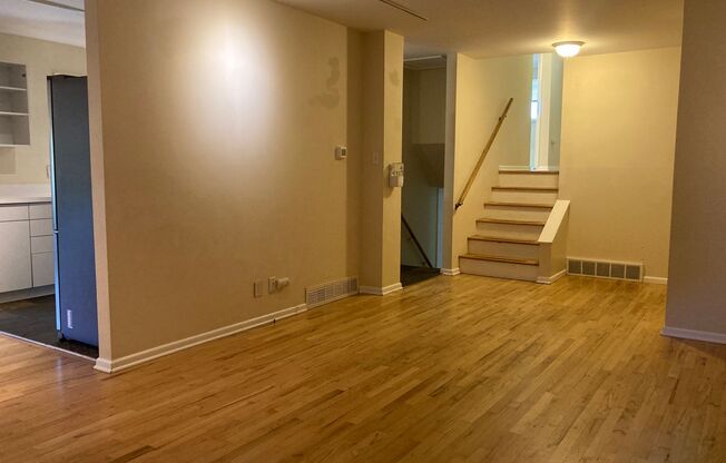 Huge 5BR, large yard, fireplace, big rooms! (Bellaire)