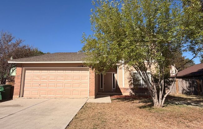 OPEN 3 BR W/ MASTER DOWN*STAINLESS STEEL APPLIANCES*FIREPLACE IN LIVING*TILED SHOWER*WALK-IN CLOSET*2" FAUX BLINDS*1.5-2 CAR GARAGE*EASY ACCESS TO SIX FLAGS, SEA WORLD, UTSA, LACKLAND AFB, & SHOPPING*