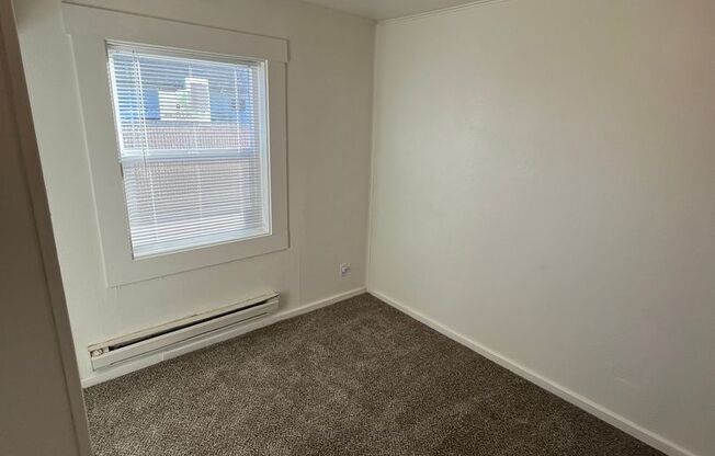 2 beds, 1 bath, $1,250, Unit 12