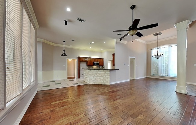 807 HEATHER LN
