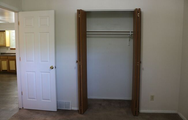 2 beds, 1 bath, 700 sqft, $880, Unit 9020