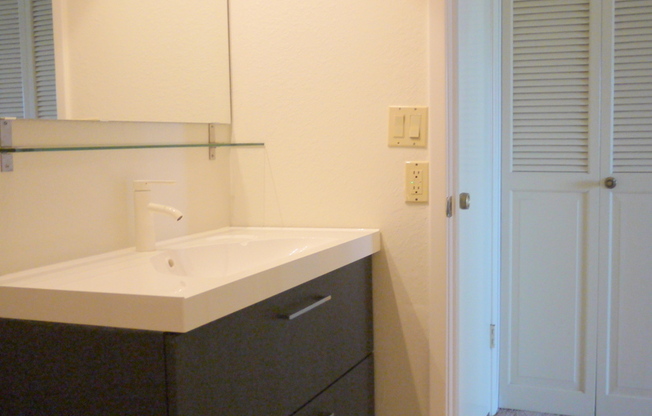 Great Location! 1 Bedroom 1 Bathroom Condo near ASU.