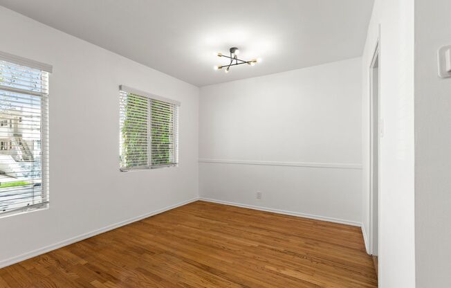 (Ellie:B) 325 S. Rexford Drive