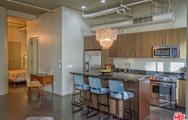 1 bed, 1 bath, 920 sqft, $3,300, Unit 303