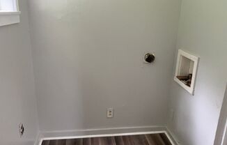 2 beds, 1 bath, $565