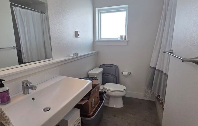 Move In Special! $100 Off of First 6 Months Rent! Bright, open 2BR with views, garage, more! (28th)