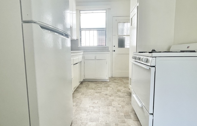 2 beds, 1 bath, $2,595