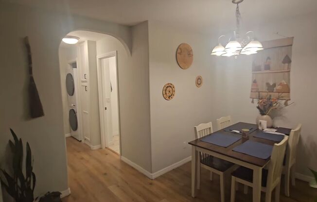 2 beds, 2 baths, $2,800, Unit # 203