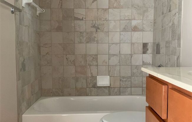 2 beds, 2 baths, 1,068 sqft, $1,698, Unit 1101LsE