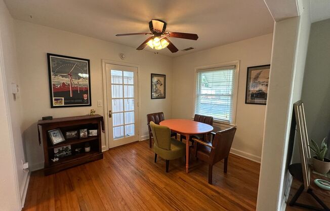 3 BED | 1 BATH | SPACIOUS GATED BACKYARD | EDGEMERE