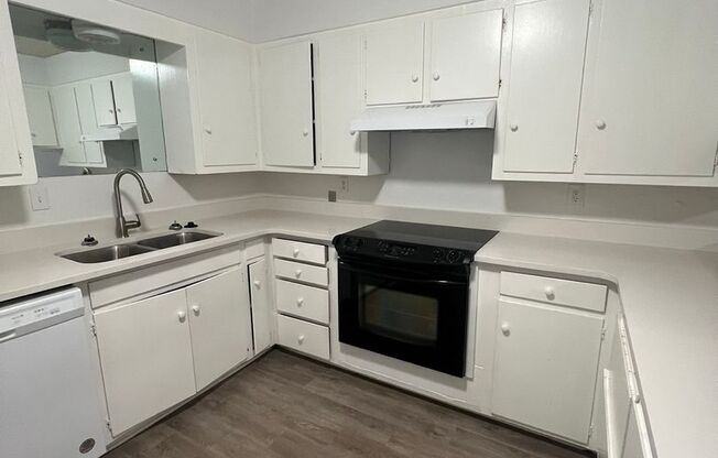 2 beds, 1.5 baths, $995, Unit APARTMENT # 1