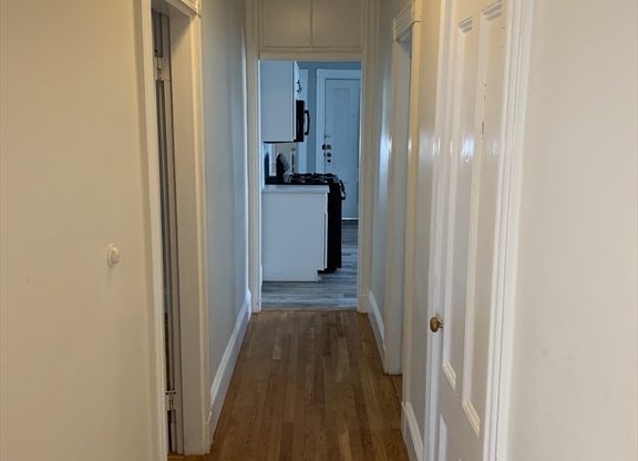 3 beds, 1 bath, 1,300 sqft, $4,750, Unit 1