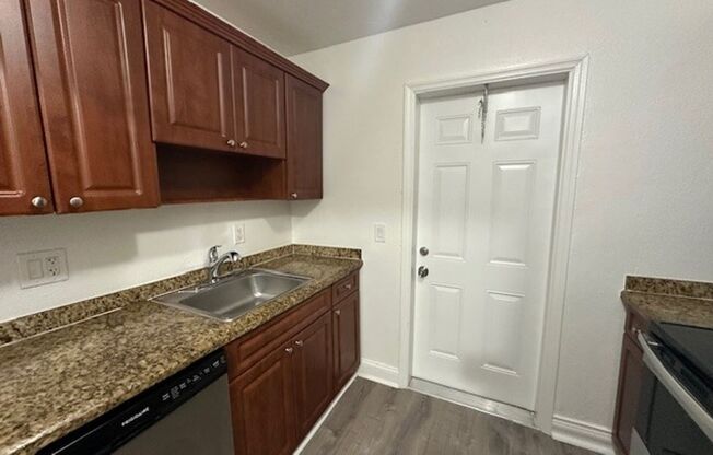 2 beds, 2 baths, 900 sqft, $1,995, Unit 206