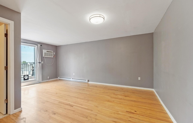 2 beds, 2 baths, 978 sqft, $2,900, Unit 5
