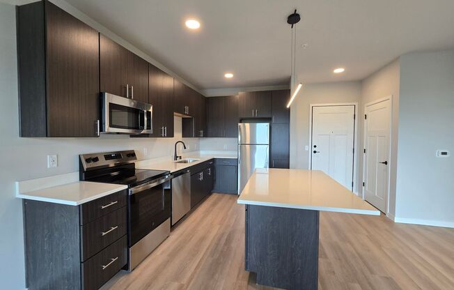1 bed, 1 bath, 925 sqft, $2,060, Unit 8421-239