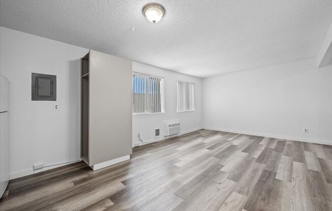 Studio, 1 bath, 475 sqft, $900, Unit 18