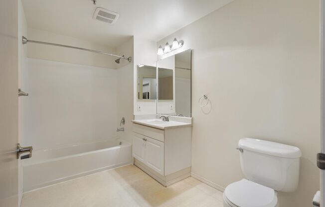 2 beds, 1 bath, 829 sqft, $2,325, Unit #204