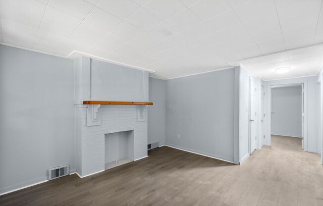 Stunning 2 Bedroom home in McKees Rocks Available Now!