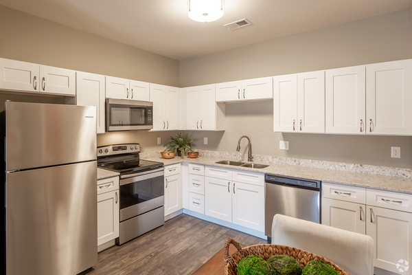 2BR, 2BA - 1,035 SF