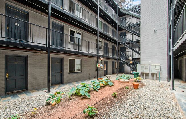 Beautiful 1 Bed, 1 Bath Condo in Speer!