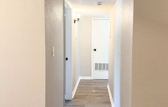 2 beds, 1 bath, 800 sqft, $950, Unit 12314-06