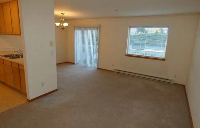 2 beds, 1 bath, $1,500, Unit Unit 12