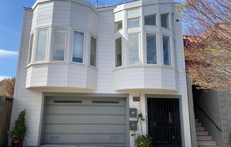 Epic REA- Serene 2 BR/1 BA Flat w/Private Deck & Yard in Lone Mountain