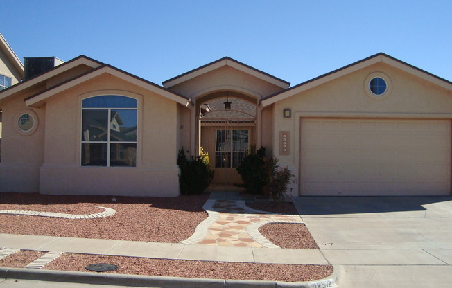 East El Paso 4 bed Refrig A/C