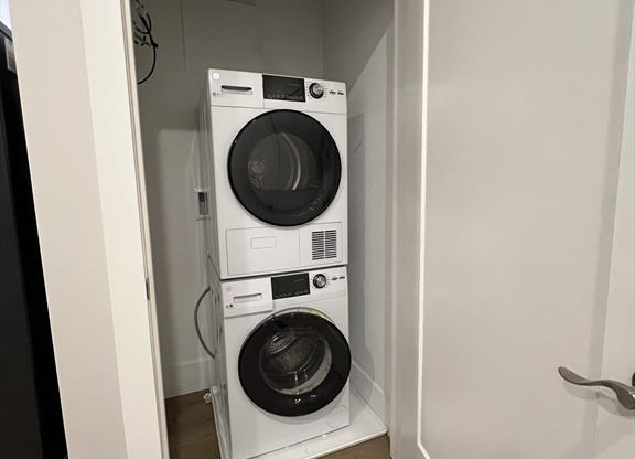 2 beds, 1 bath, 700 sqft, $2,095, Unit 2