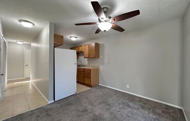 2 beds, 1 bath, 1,000 sqft, $1,368, Unit 11