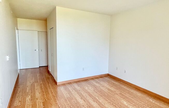 2 beds, 2 baths, $5,800, Unit Unit 520