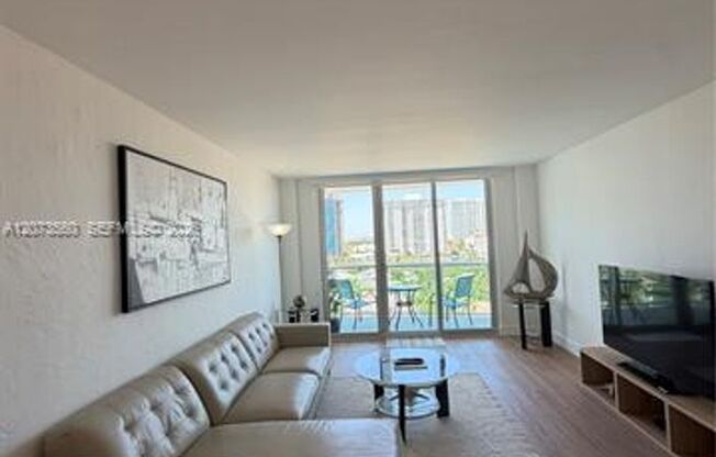 1 bed, 1.5 baths, $4,000, Unit # 1120