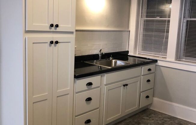 2 beds, 1 bath, 665 sqft, $1,200, Unit 3059 N Maryland Ave S, Milwaukee, WI 53211