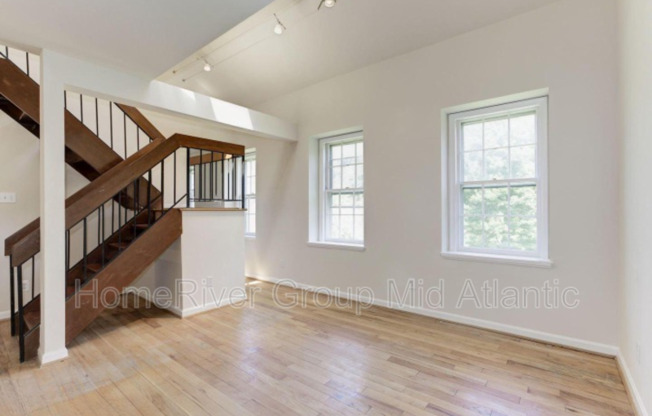 3895 RODMAN ST NW
