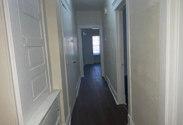 Completely remodeled 2 bedroom apartment near Case Weston Reserve University