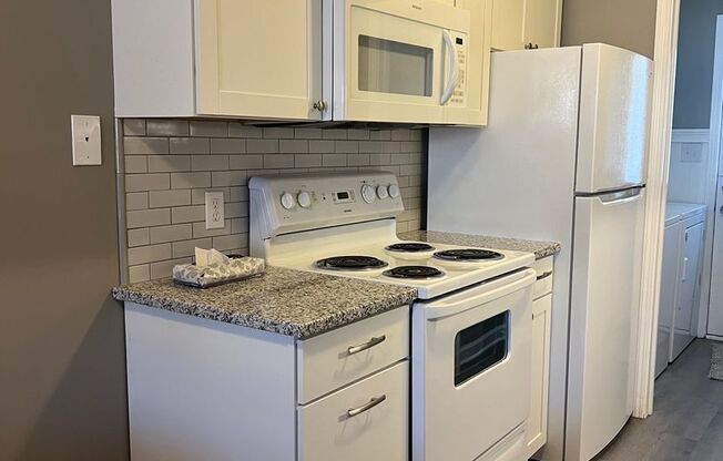 1 bed, 1 bath, $1,200, Unit E3