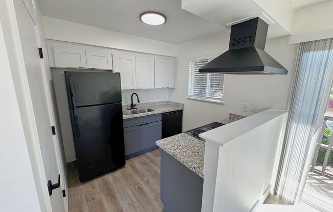 2 beds, 1 bath, 890 sqft, $1,455, Unit 24