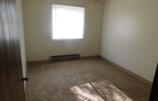 2 beds, 1 bath, $950, Unit #106