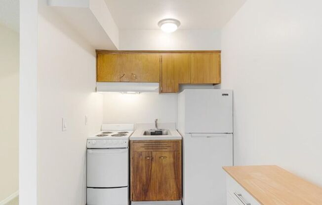 Studio, 1 bath, 375 sqft, $1,075, Unit 213