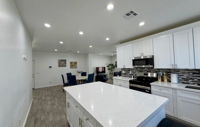 6745 N 53 DR