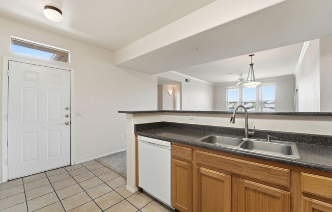2 beds, 2 baths, $1,595, Unit UNIT 3100