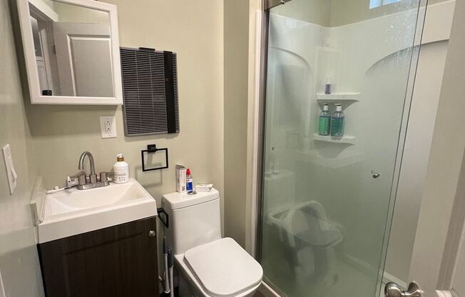 3 beds, 1 bath, $1,400