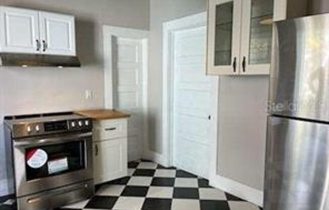 2 Bedroom / 1 Bath Sanford Apartment Available Now!