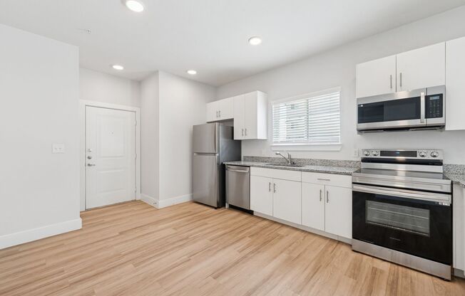 2 beds, 1 bath, 944 sqft, $1,469, Unit 332