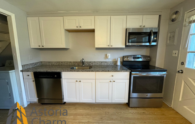 New Beautiful 2bed+DEN/1bath in Parkville.