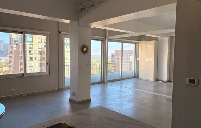 1 bed, 1.5 baths, 883 sqft, $4,200, Unit 1409