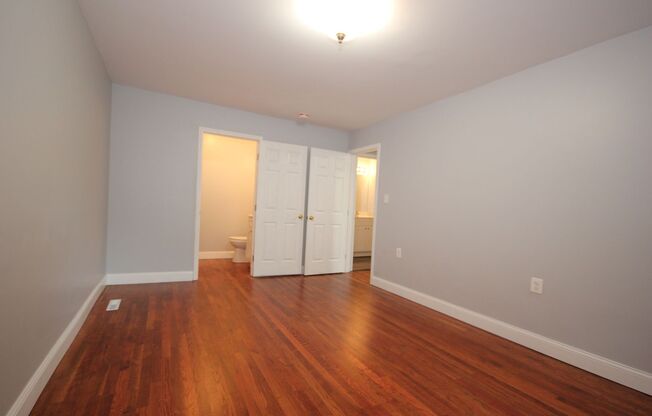 2 beds, 1.5 baths, $1,425, Unit 114 S. Parke St. - D