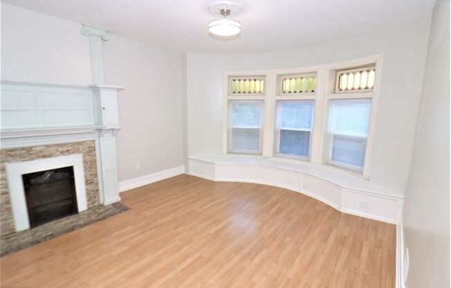 Spacious 1-Bedroom Apartment at 295 East Ferry