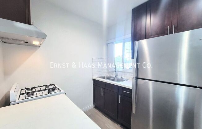 519 W 8 ST